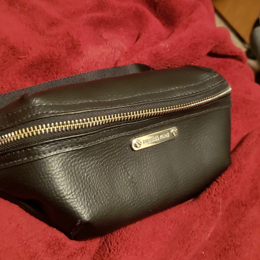 Michael kors fanny pack